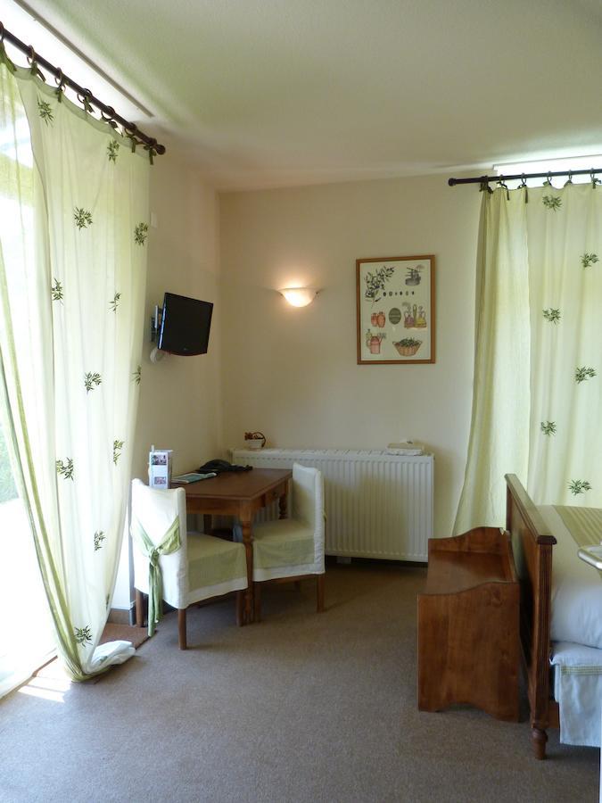 Hotel La Terrasse Marnand Номер фото